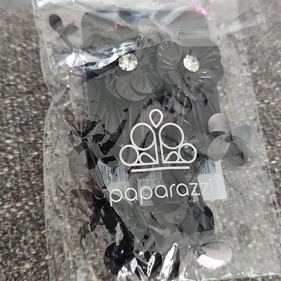 Floral Future - Black Earrings Vintage - Picture 3 of 4